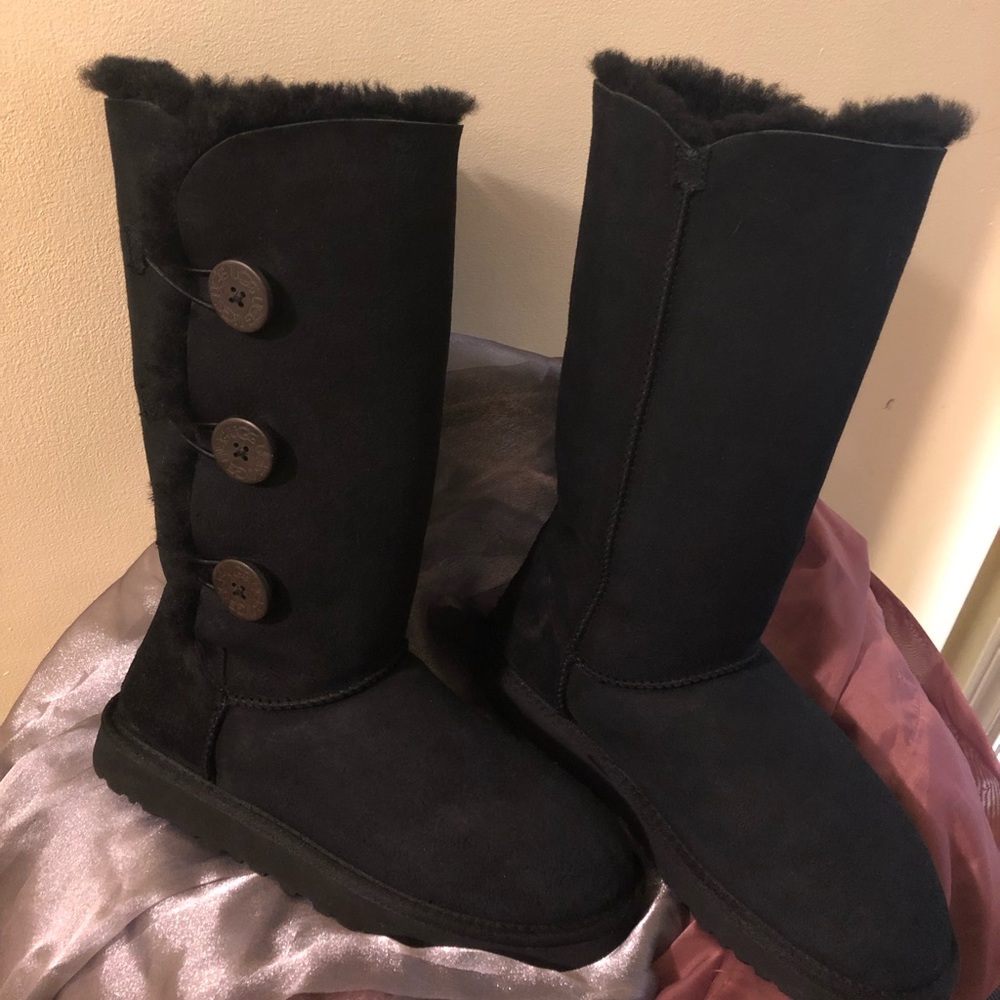 Ugg Bailey button triplet black